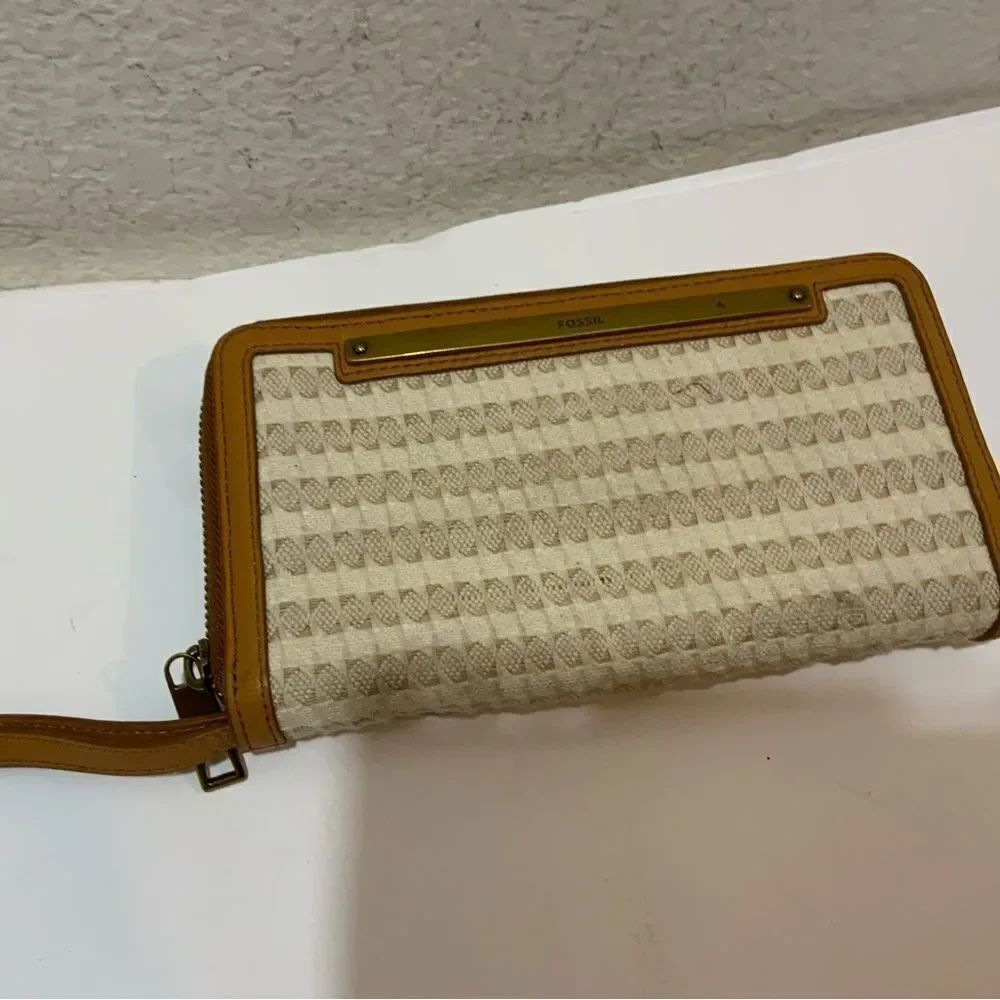 Fossil Women's Liza Leather canvas Zip Clutch Tan multicolor